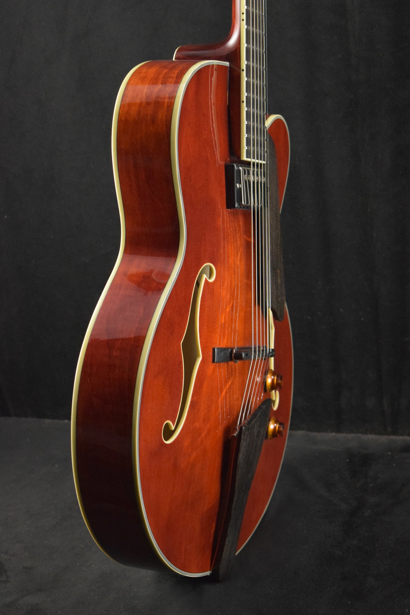 Eastman AR503CE-SB Seymour Duncan Pickups 16" Archtop Sunburst Truetone Gloss