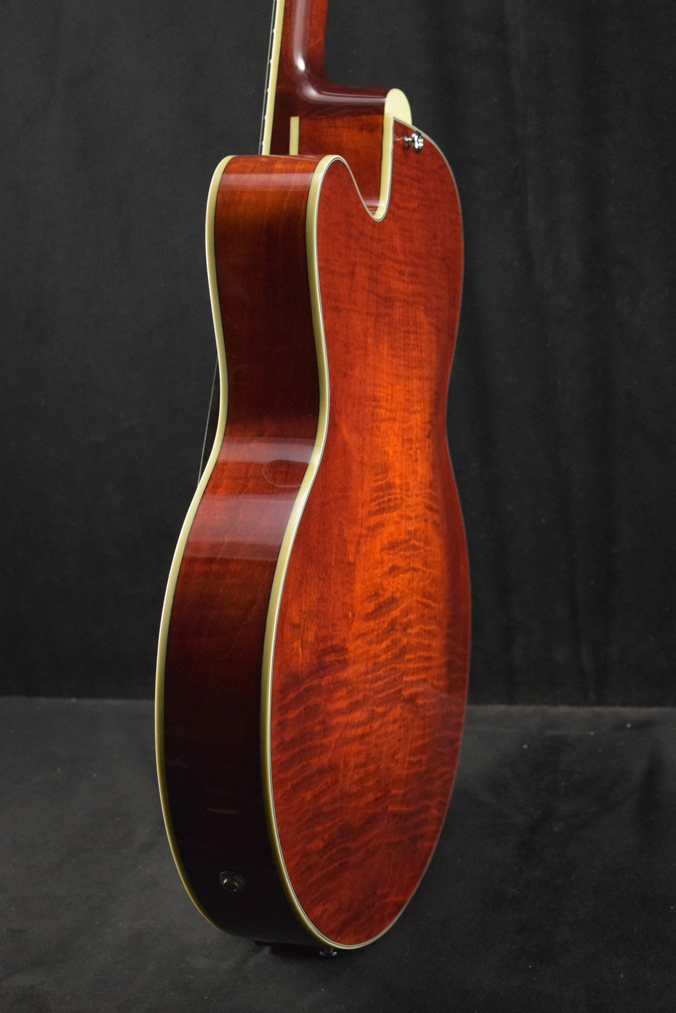 Eastman AR503CE-SB Seymour Duncan Pickups 16" Archtop Sunburst Truetone Gloss