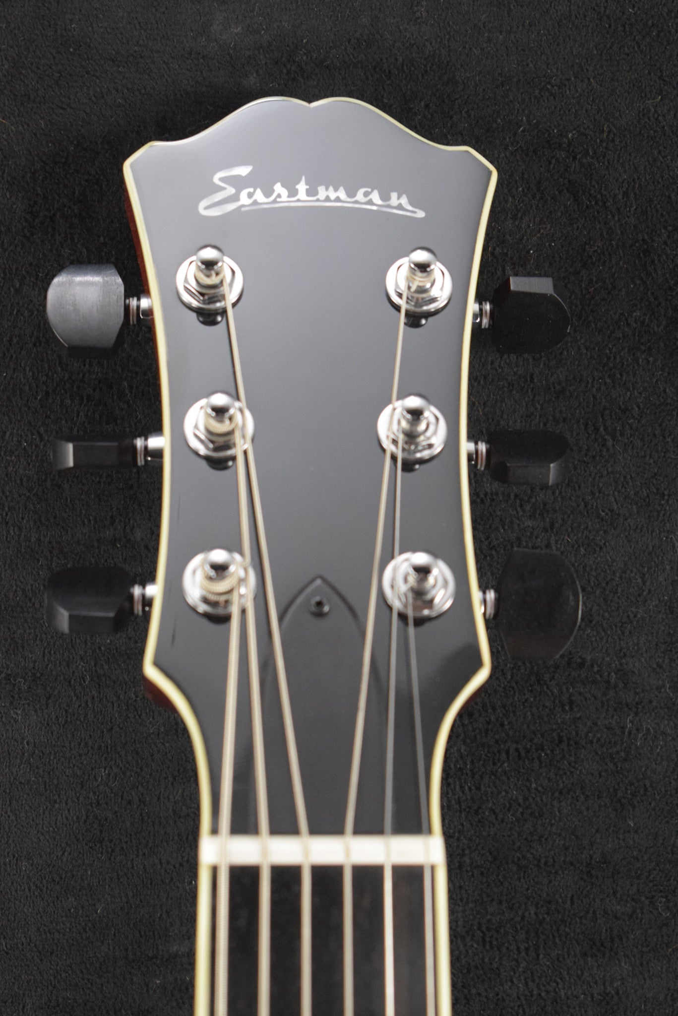 Eastman AR603CED-15 15" Archtop Seymour Duncan Pickups All Solid Wood Classic Truetone Gloss