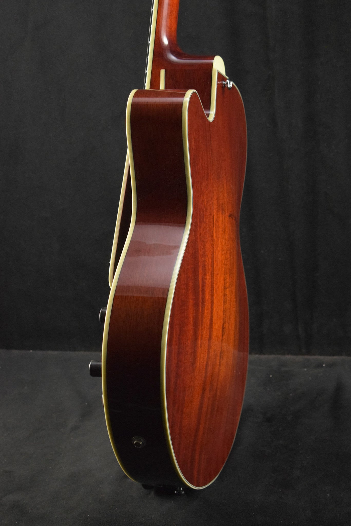 Eastman AR603CED-15 15" Archtop Seymour Duncan Pickups All Solid Wood Classic Truetone Gloss