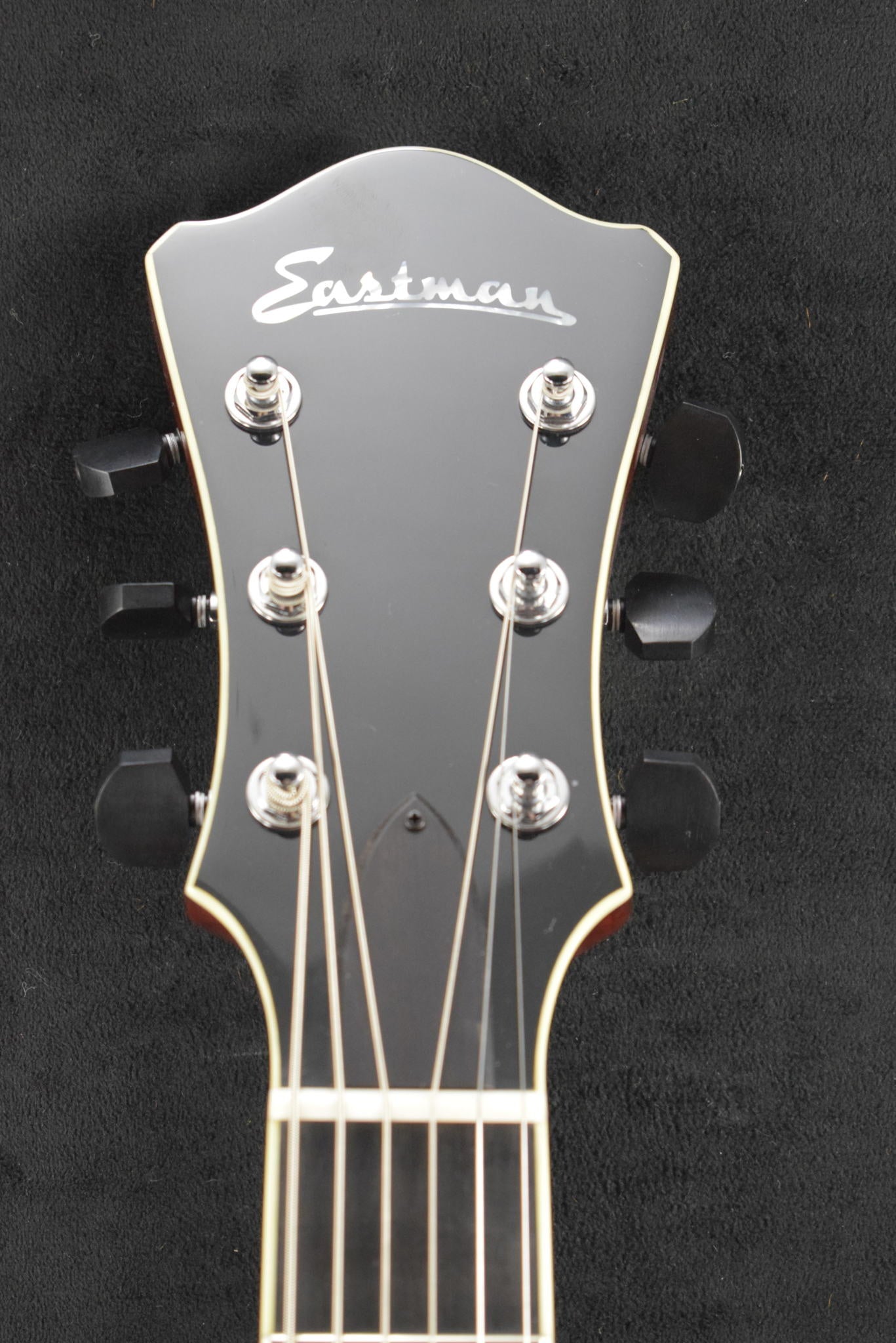 Eastman AR605CED-CS Archtop Classic Sunburst