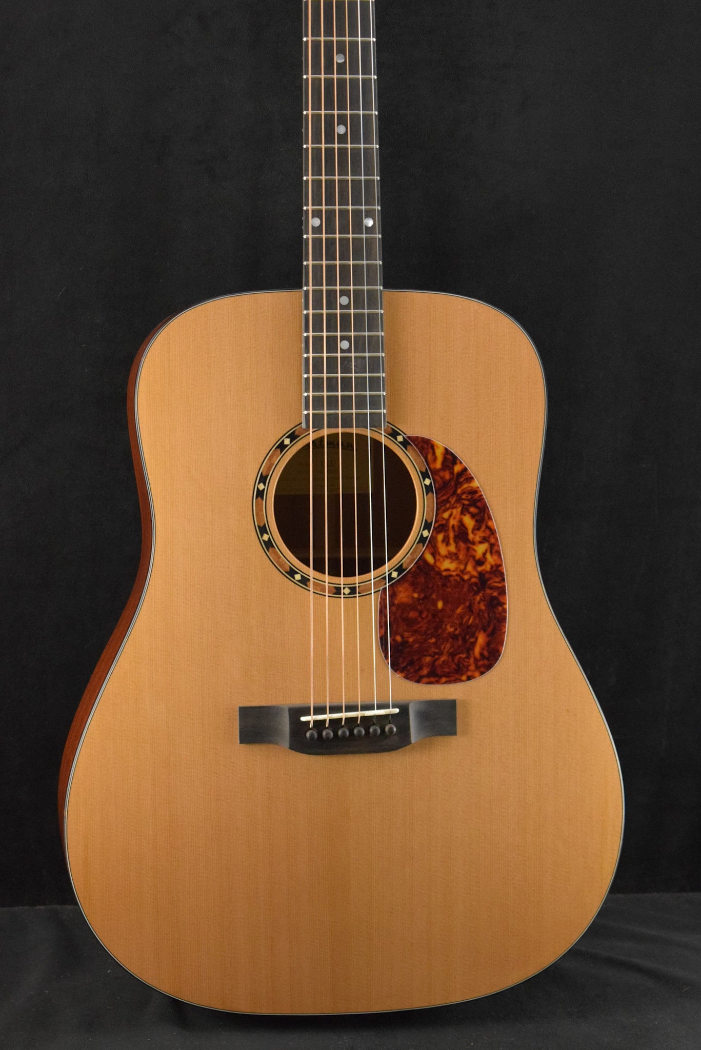 Eastman E2D Solid Cedar/Sapele Dreadnought Natural Truetone Satin