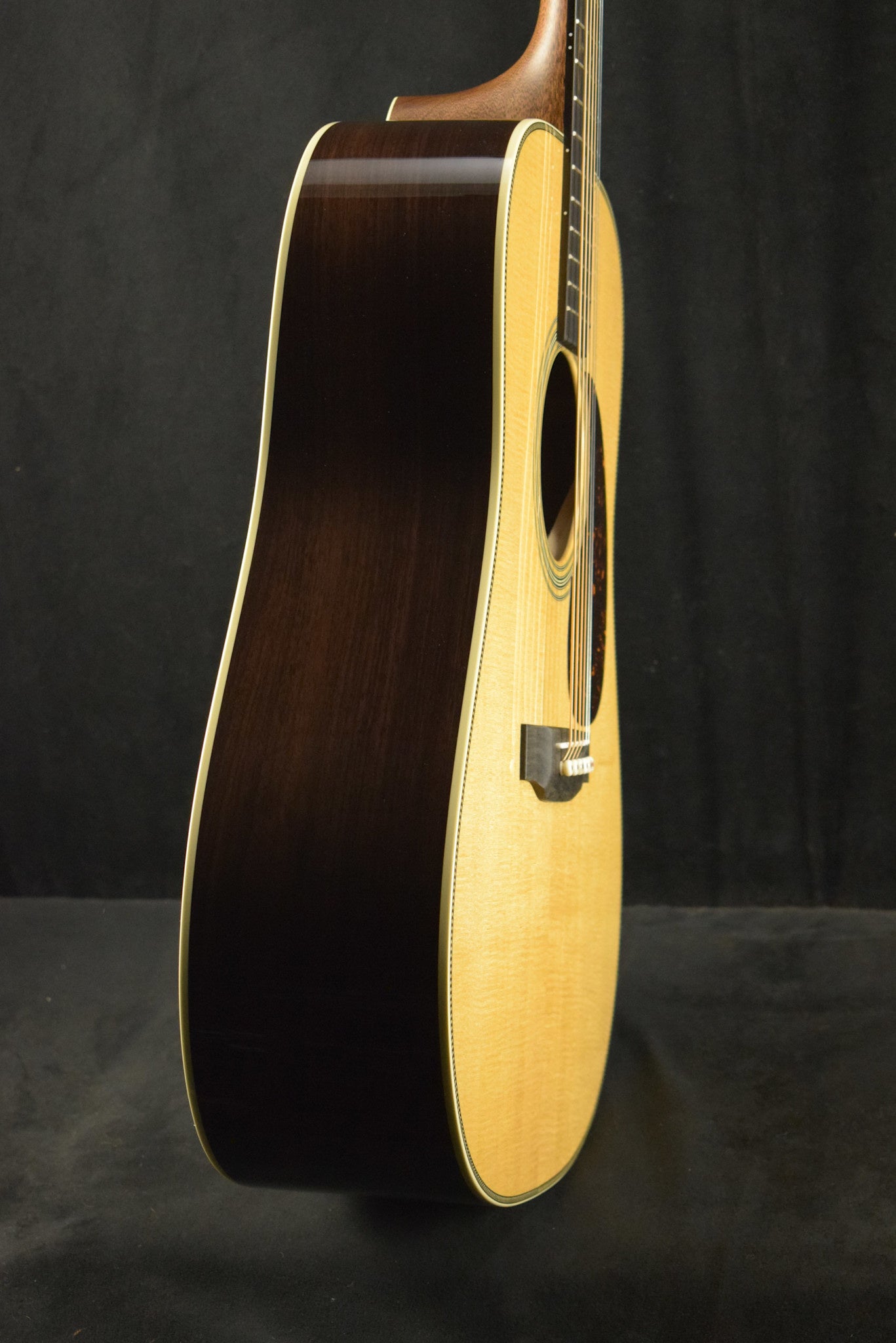 Martin HD-28 Natural Gloss