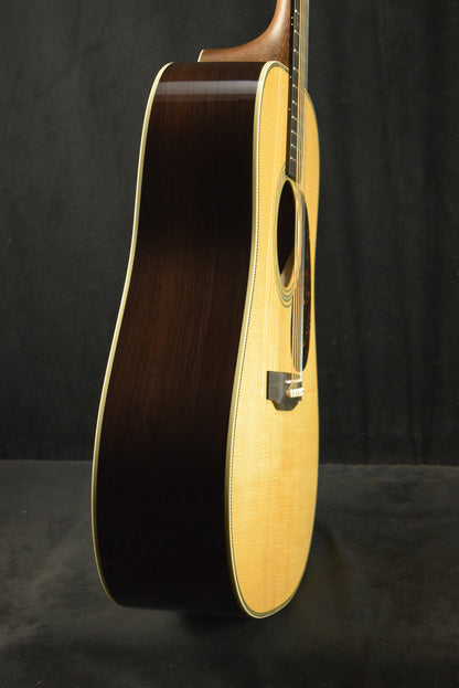 Martin HD-28 Natural Gloss