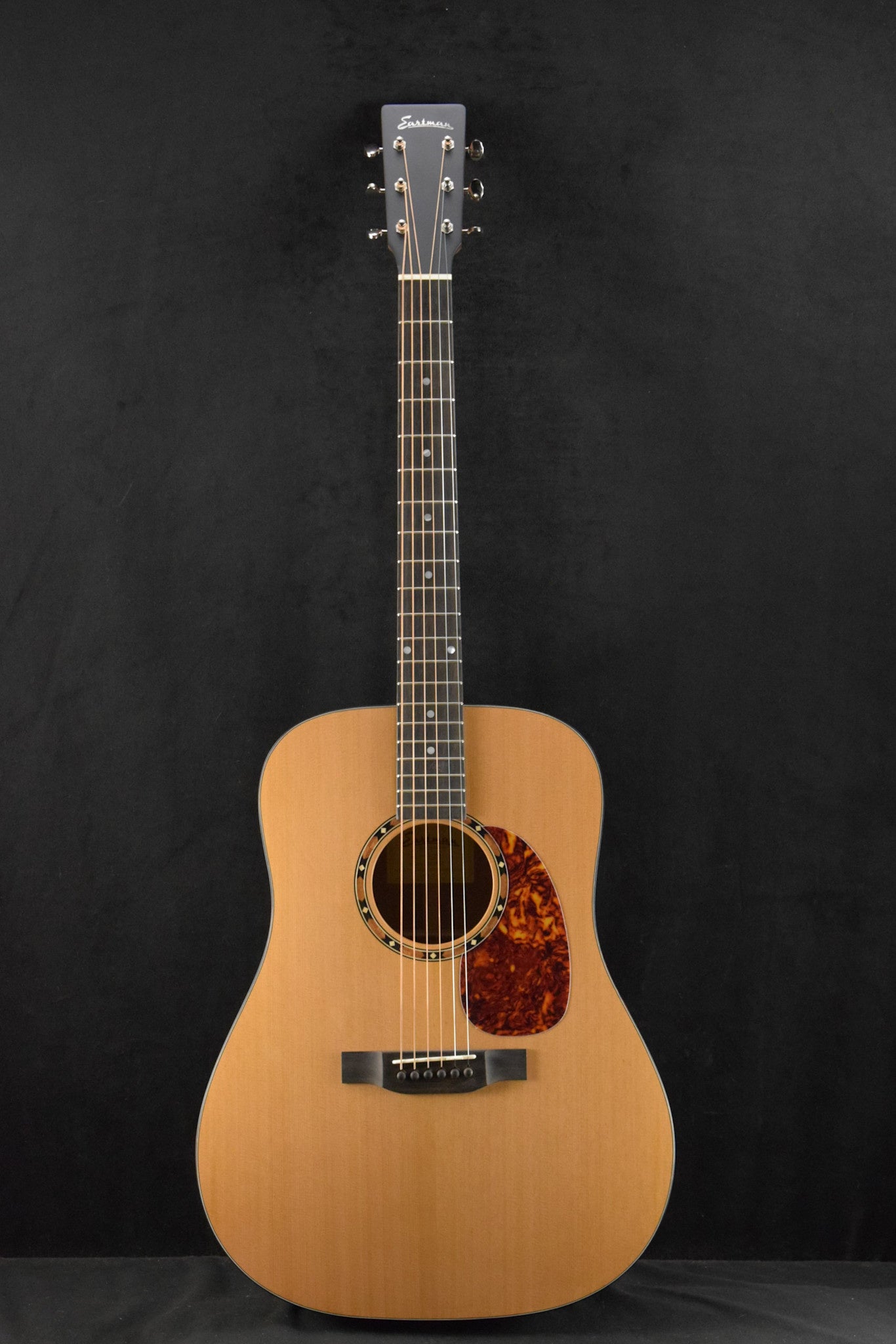 Eastman E2D Solid Cedar/Sapele Dreadnought Natural Truetone Satin