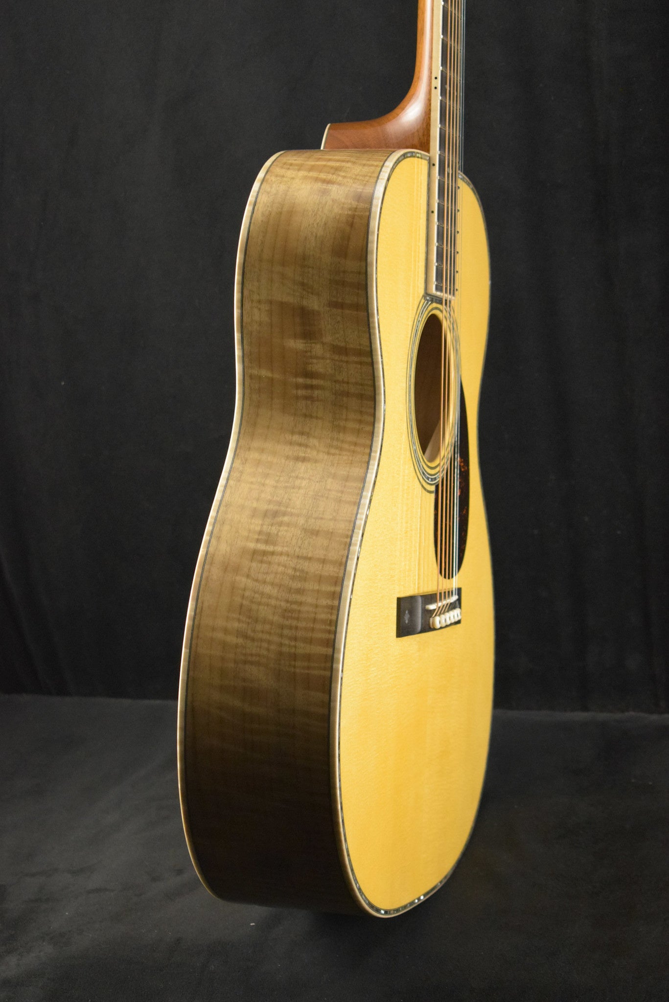 Martin Custom Shop OM Auditorium Flamed Myrtlewood Italian Alpine Spruce Natural Gloss