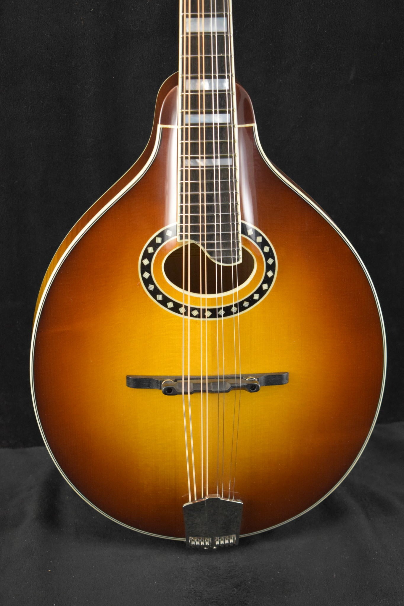 Eastman MD604-GB A-Style Oval-Hole Electric Mandolin Gold Burst