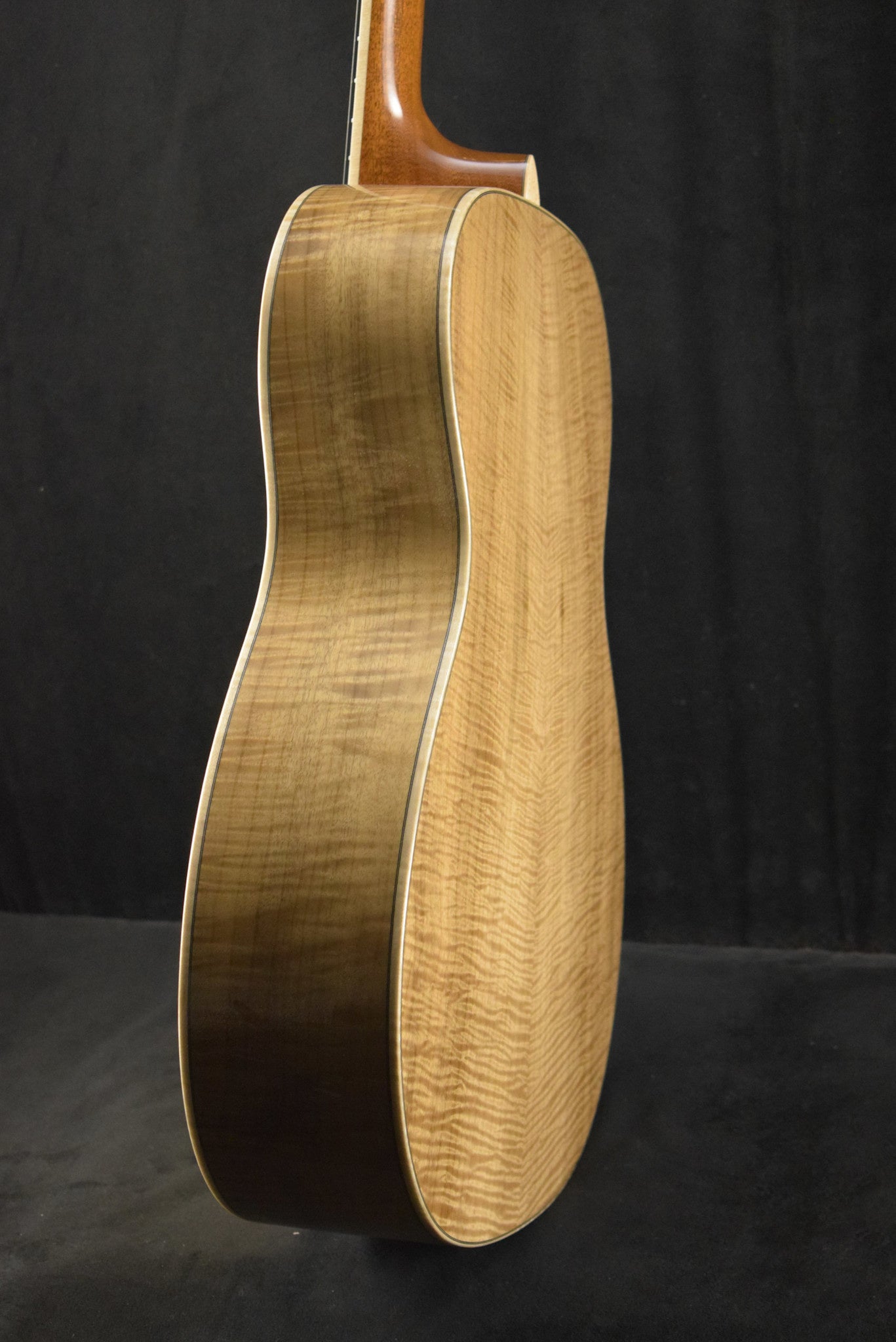 Martin Custom Shop OM Auditorium Flamed Myrtlewood Italian Alpine Spruce Natural Gloss