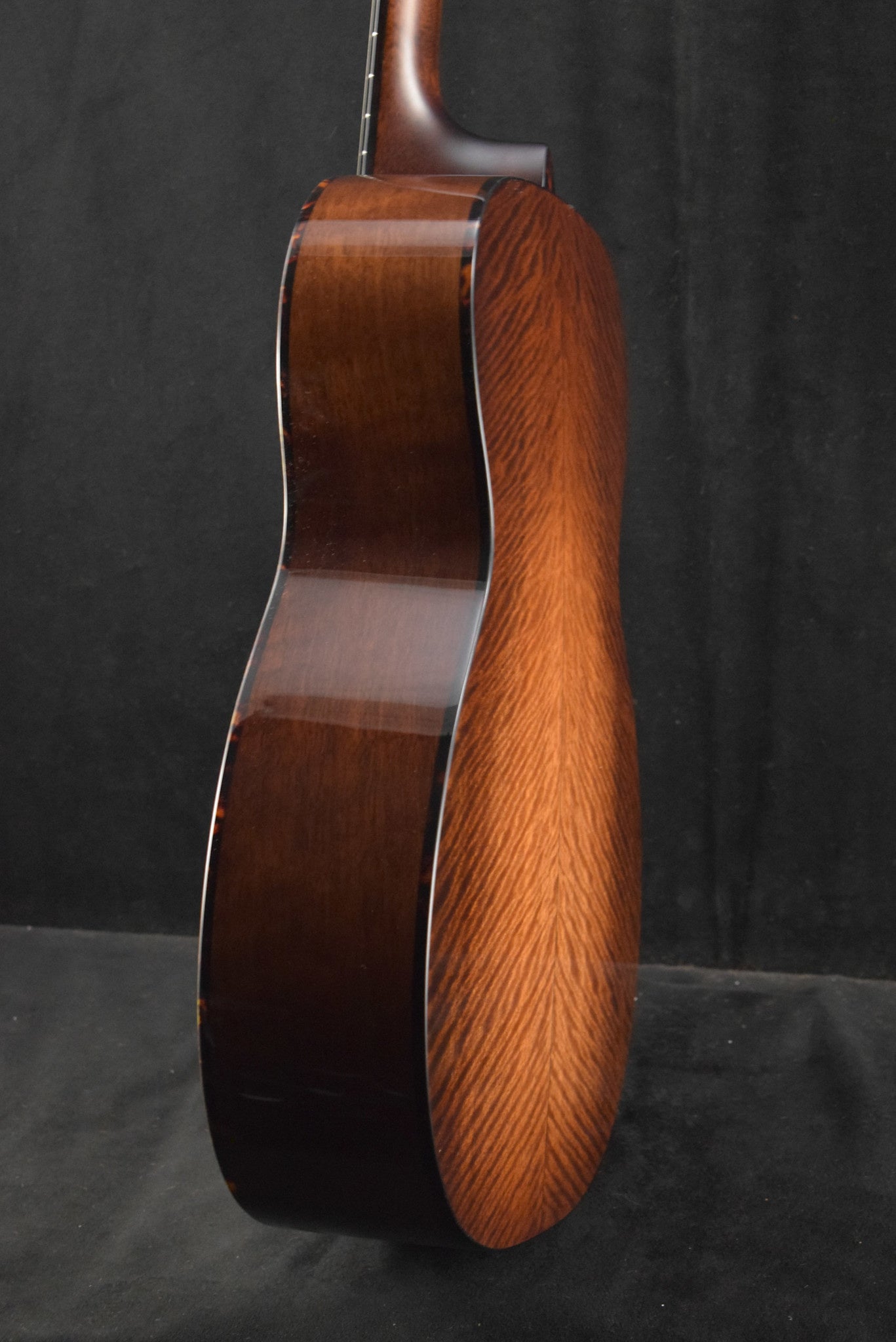 Eastman E10OM-TC-SB Orchestra Model Thermo-Cured Adirondack Spruce Top Sunburst Truetone Gloss
