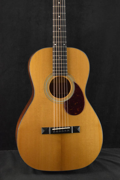 Eastman E10P-TC Parlor Thermo Cured Adirondack Spruce Top Natural Truetone Gloss