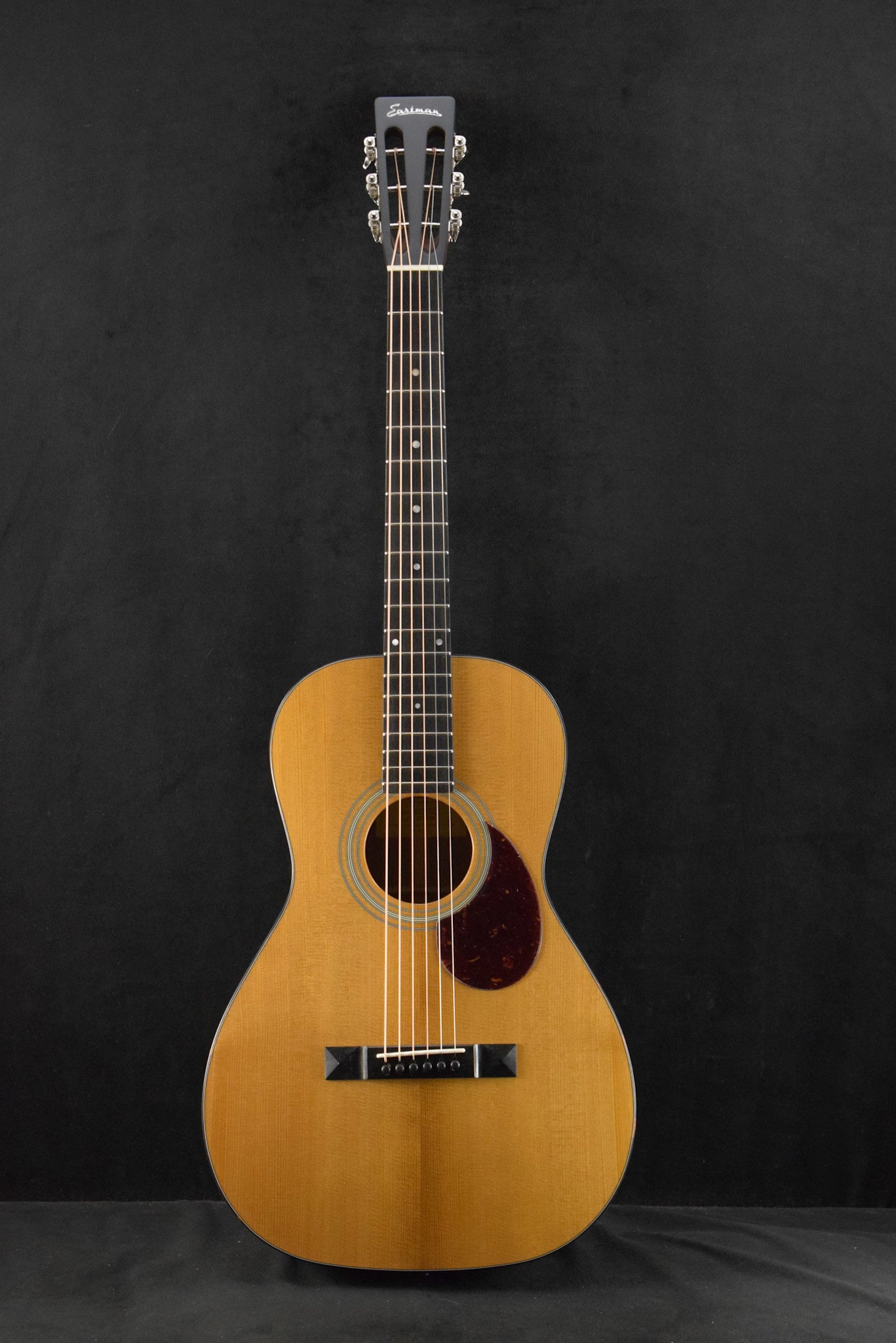 Eastman E10P-TC Parlor Thermo Cured Adirondack Spruce Top Natural Truetone Gloss