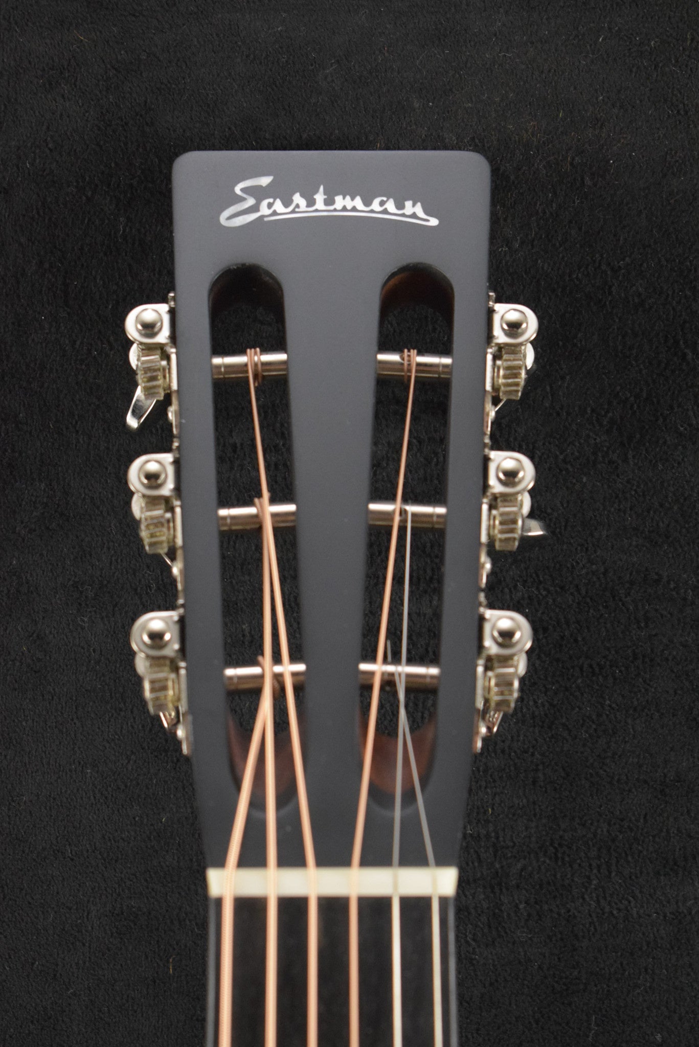 Eastman E10P-TC Parlor Thermo Cured Adirondack Spruce Top Natural Truetone Gloss