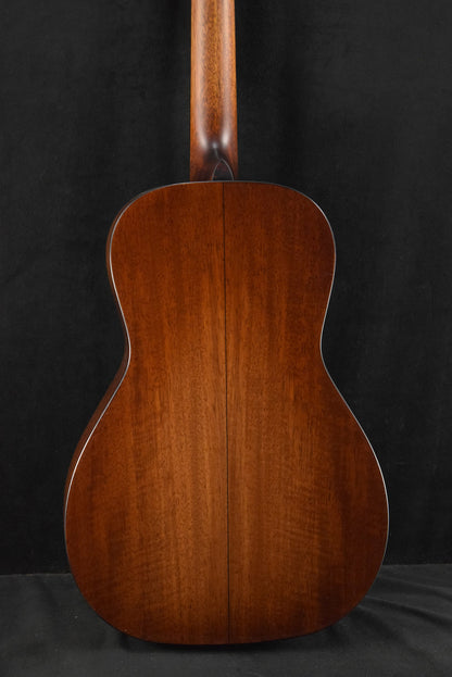 Eastman E10P-TC Parlor Thermo Cured Adirondack Spruce Top Natural Truetone Gloss