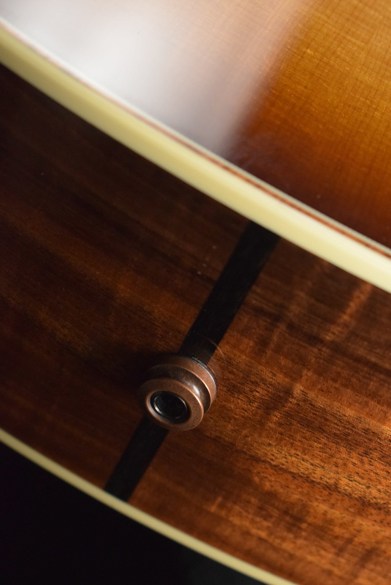 Taylor Gold Label 814e Koa SB Sunburst Top