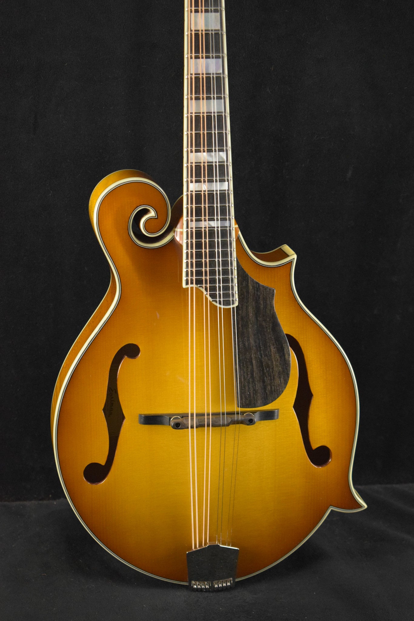 Eastman MD615-GB F-Style F-Hole Electric Mandolin Goldburst Gloss