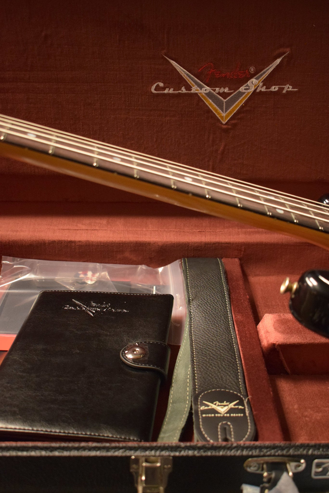 Fender 1966 Precision Bass Journeyman Relic 3-Color Sunburst 3A Rosewood Fingerboard