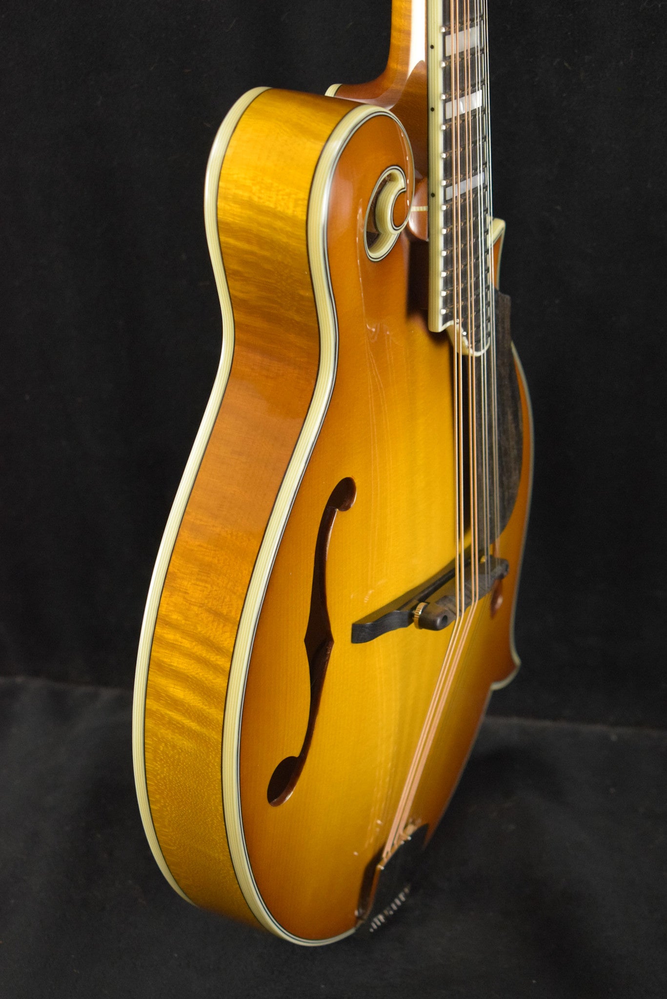 Eastman MD615-GB F-Style F-Hole Electric Mandolin Goldburst Gloss