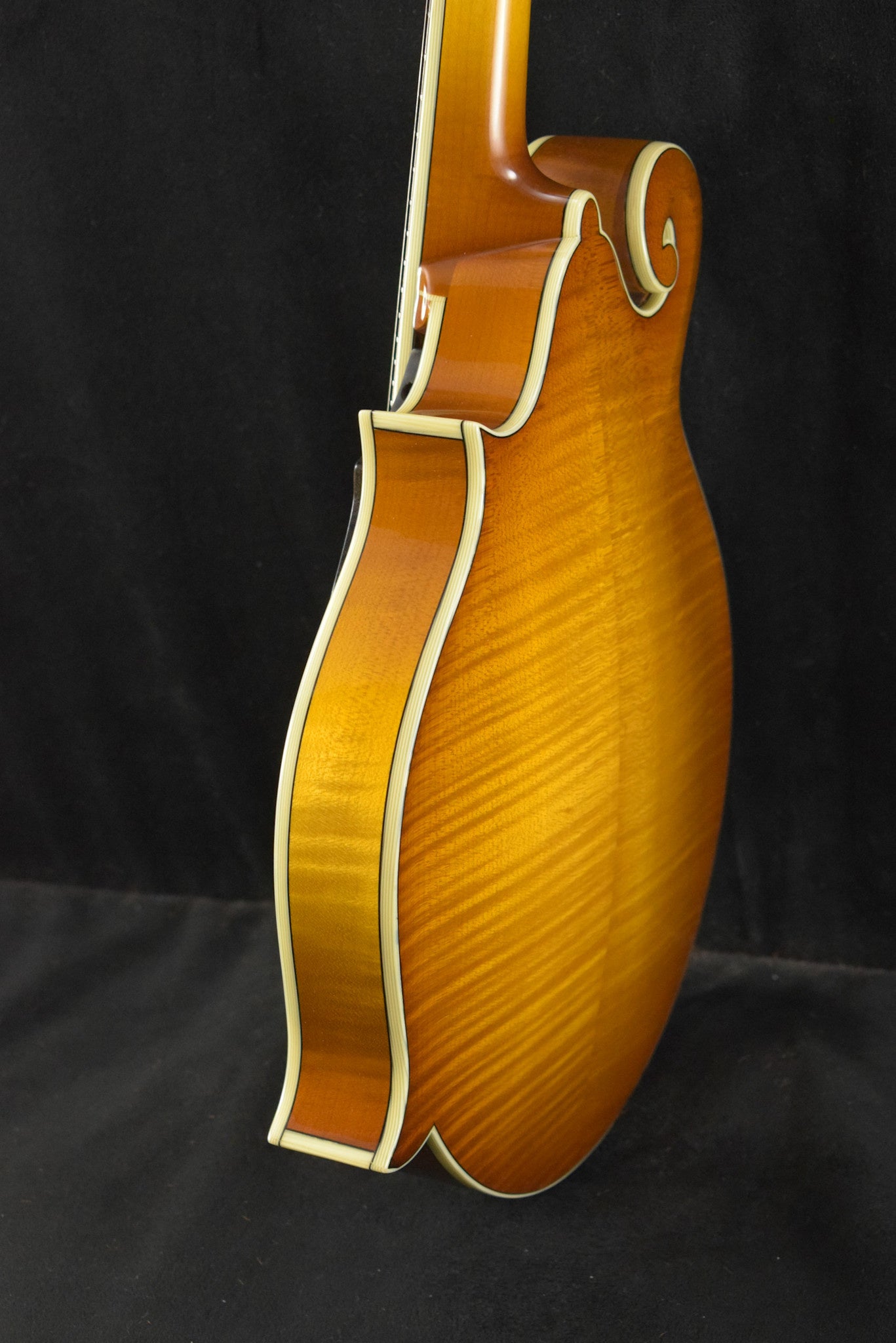 Eastman MD615-GB F-Style F-Hole Electric Mandolin Goldburst Gloss