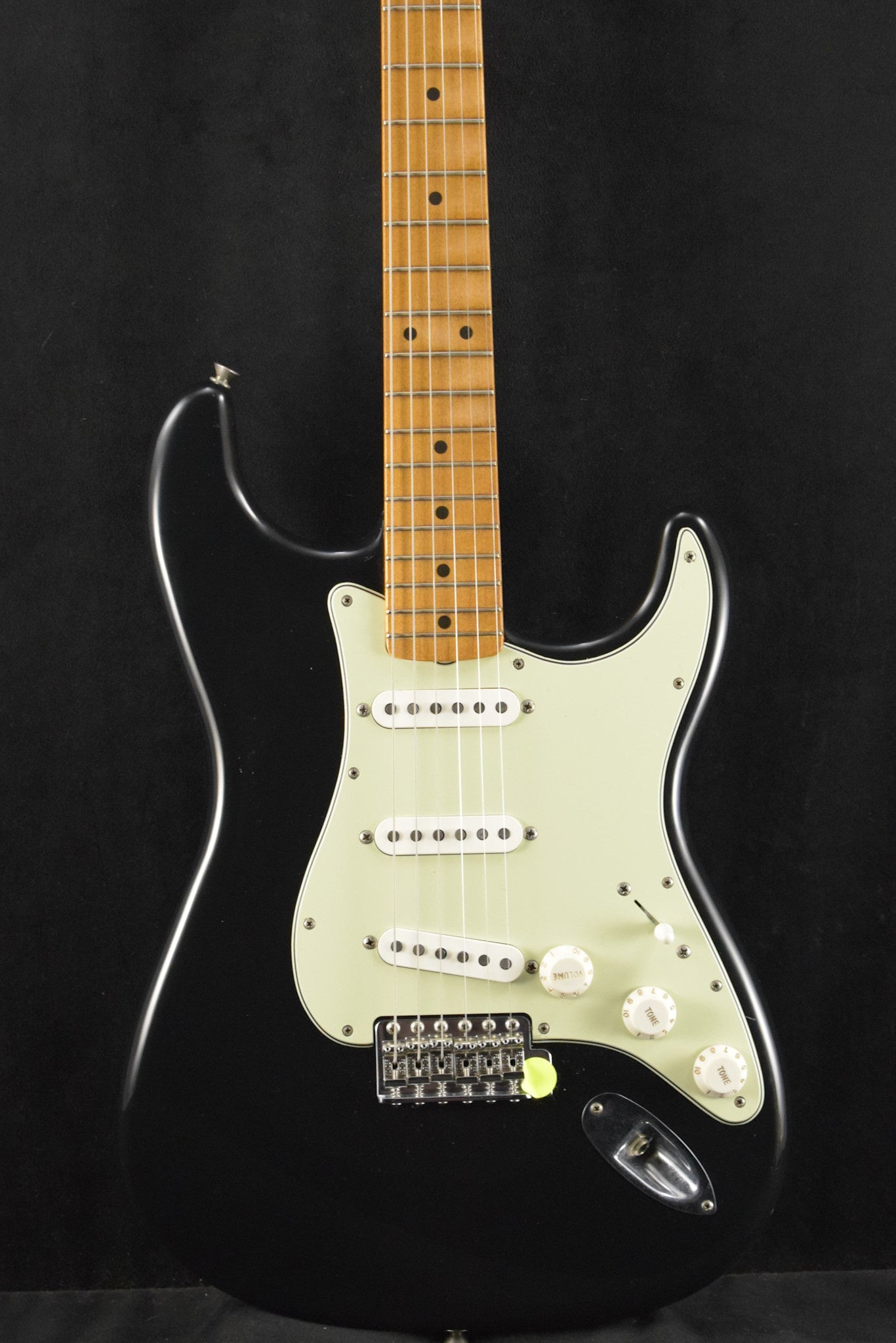 Fender Limited Edition Vintera II Road Worn '60s Stratocaster Black Maple Fingerboard