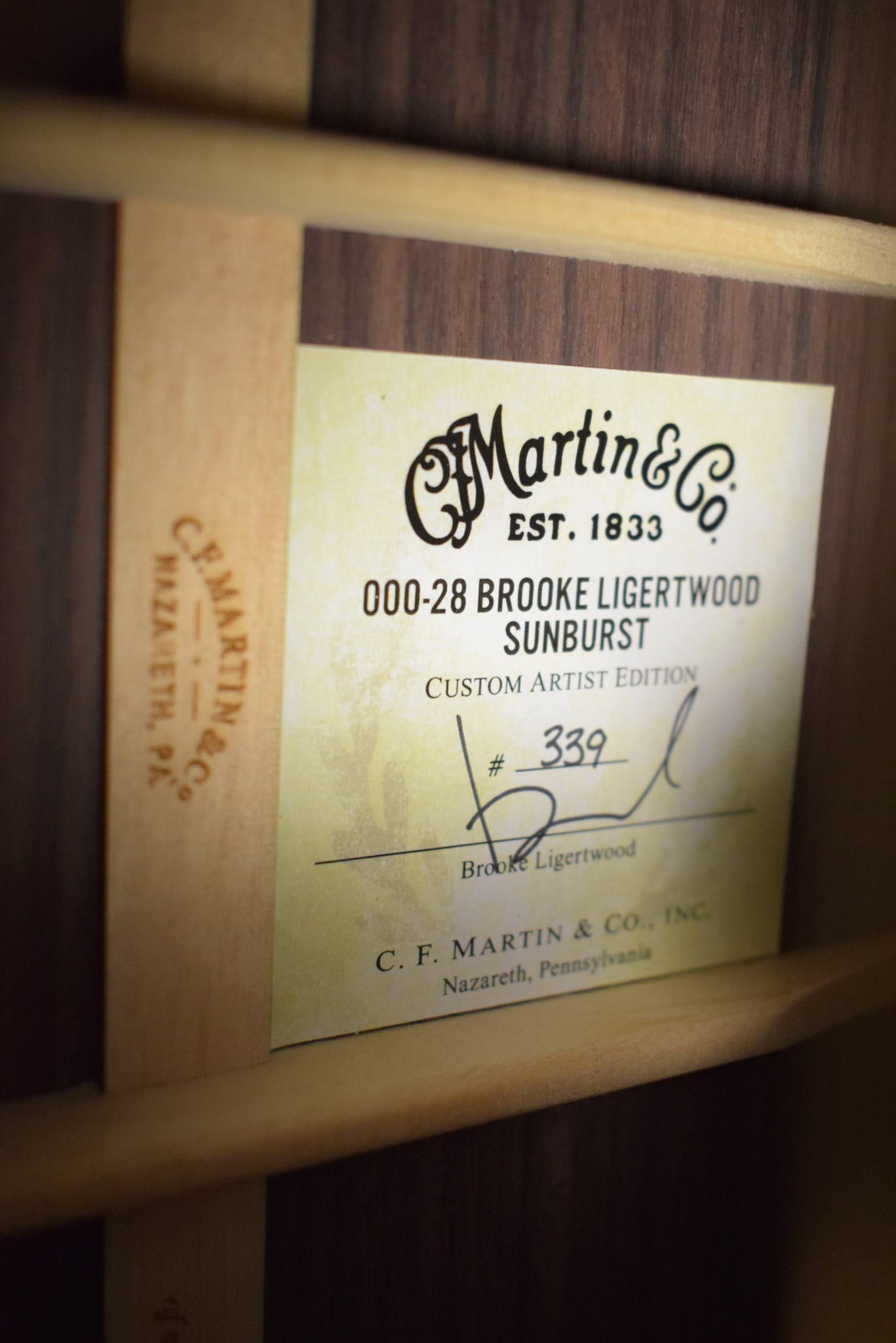 Martin 000-28 Brooke Ligertwood Sunburst #339