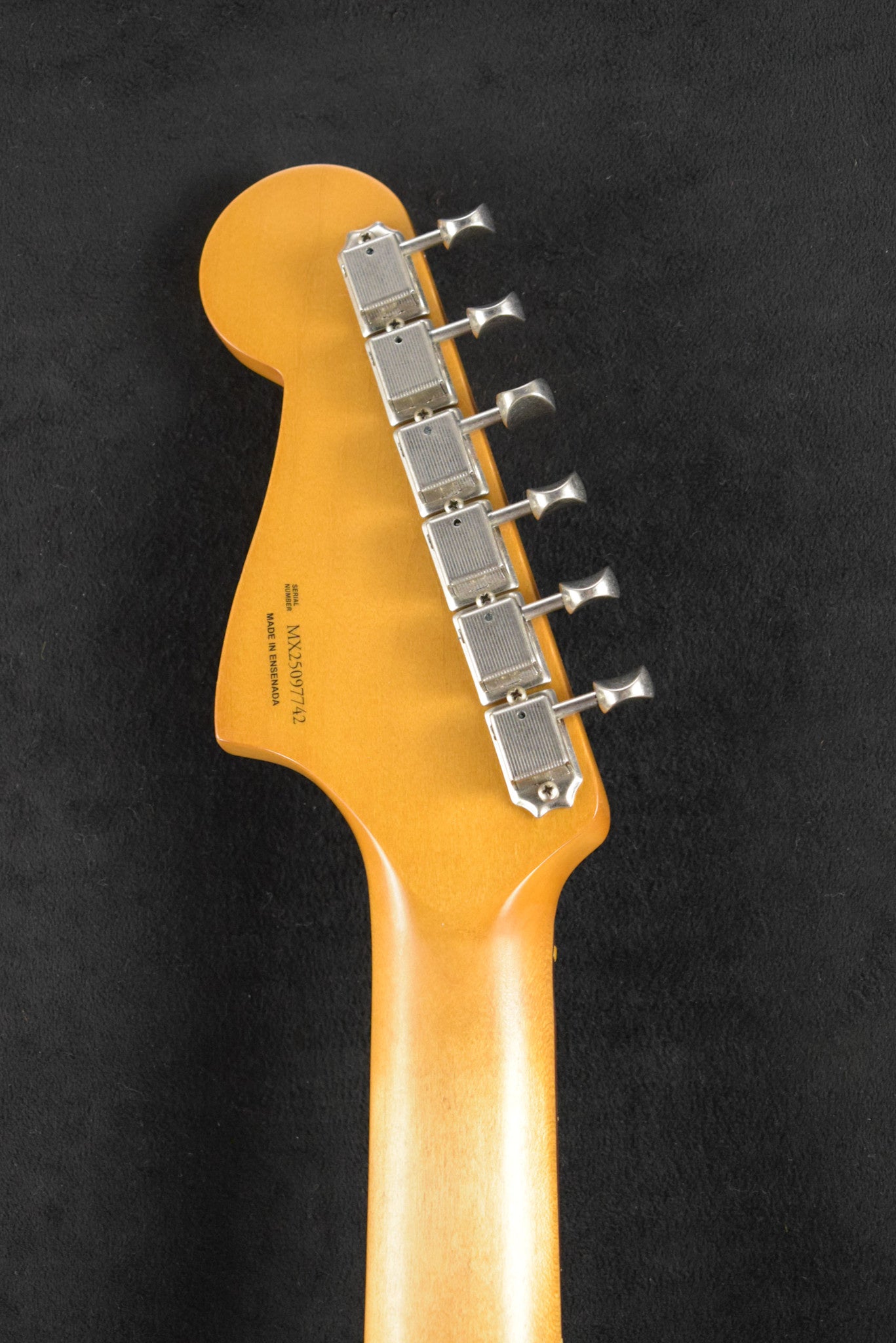 Fender Limited Edition Vintera II Road Worn '50s Jazzmaster 3-Color Sunburst Rosewood Fingerboard
