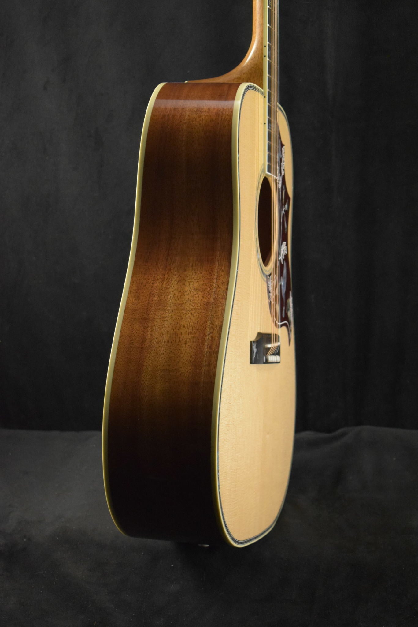 Gibson Custom Shop Hummingbird Custom Koa Antique Natural