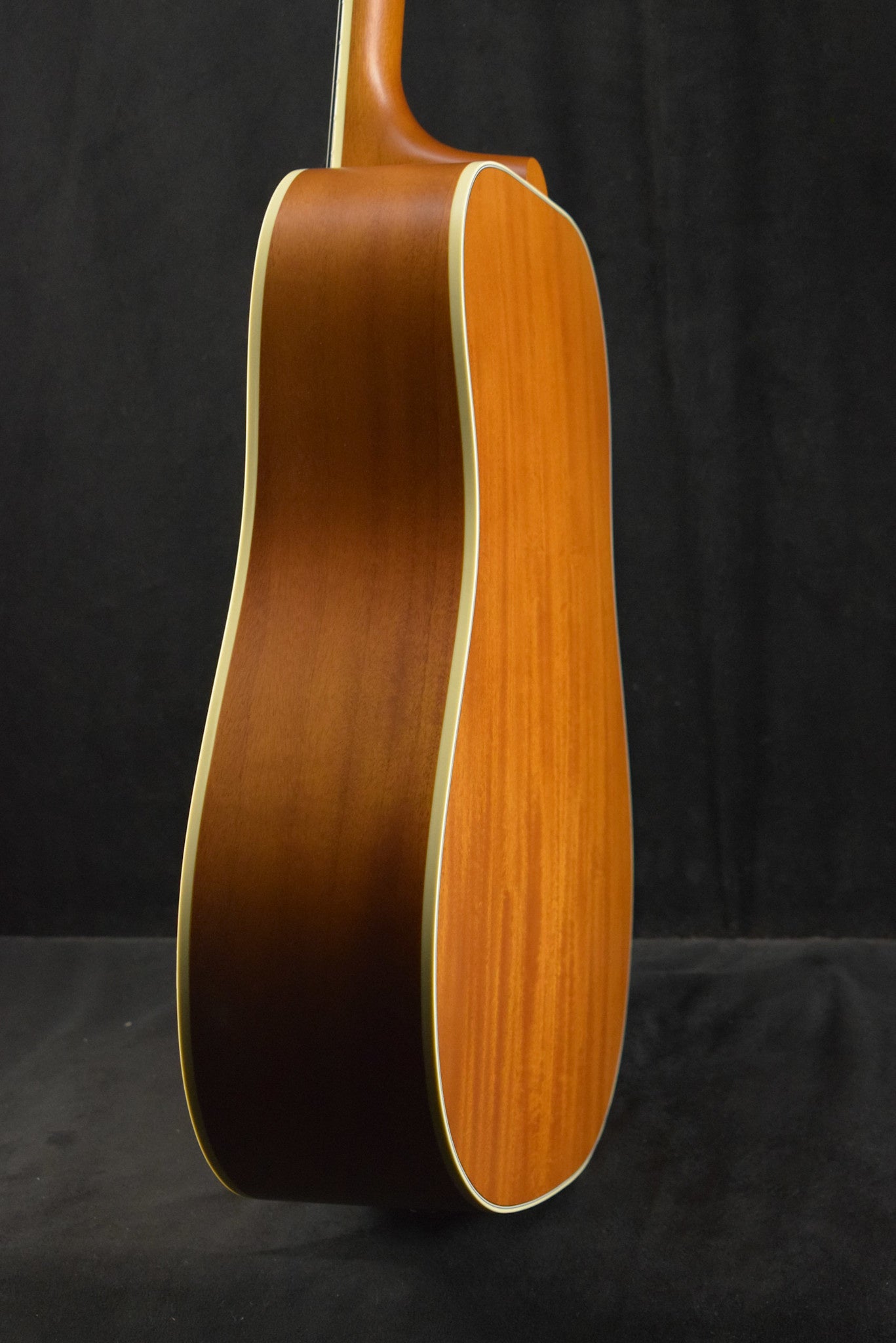 Gibson Hummingbird Faded Heritage Cherry Sunburst Satin