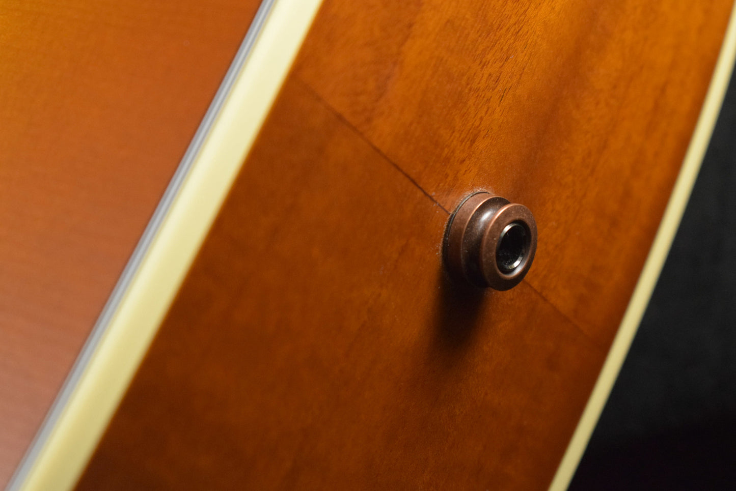 Gibson Hummingbird Faded Heritage Cherry Sunburst Satin