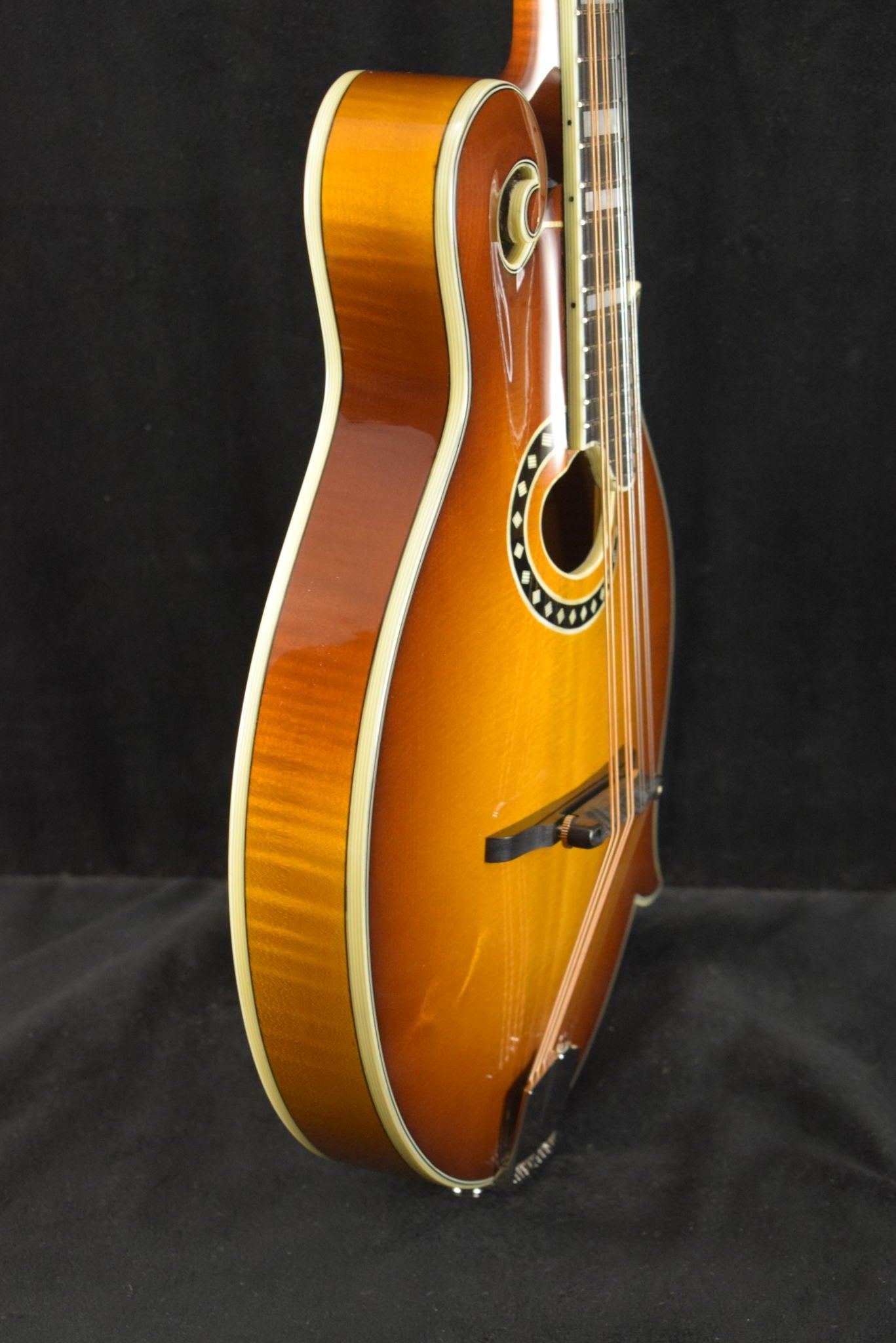 Eastman MD614-GB F-Style Oval-Hole Electric Mandolin Goldburst