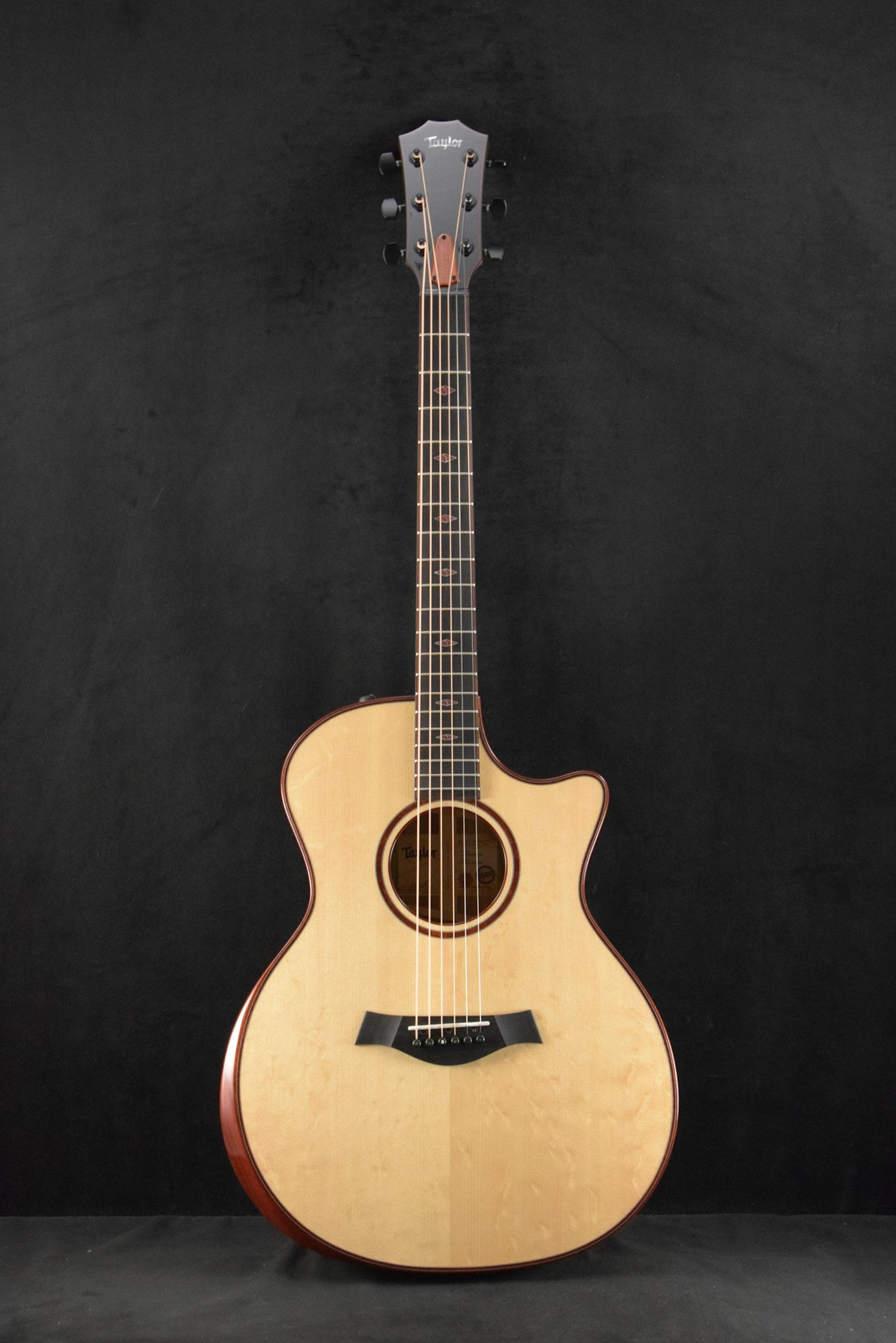 Taylor NAMM Custom #6 C14ce B5006 Grand Auditorium Bearclaw Sitka Spruce/Blackheart Sassafras