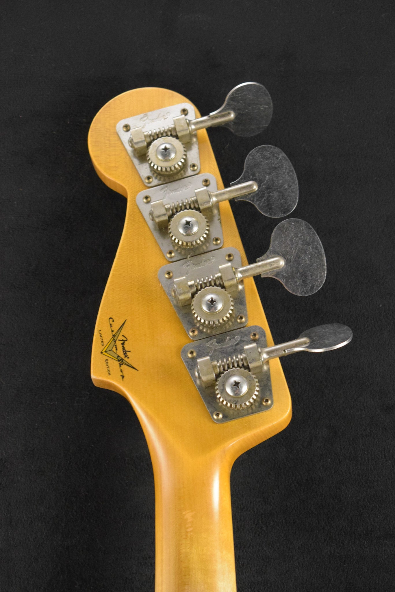 Fender Limited Edition Jazz Bass Special Journeyman Relic White