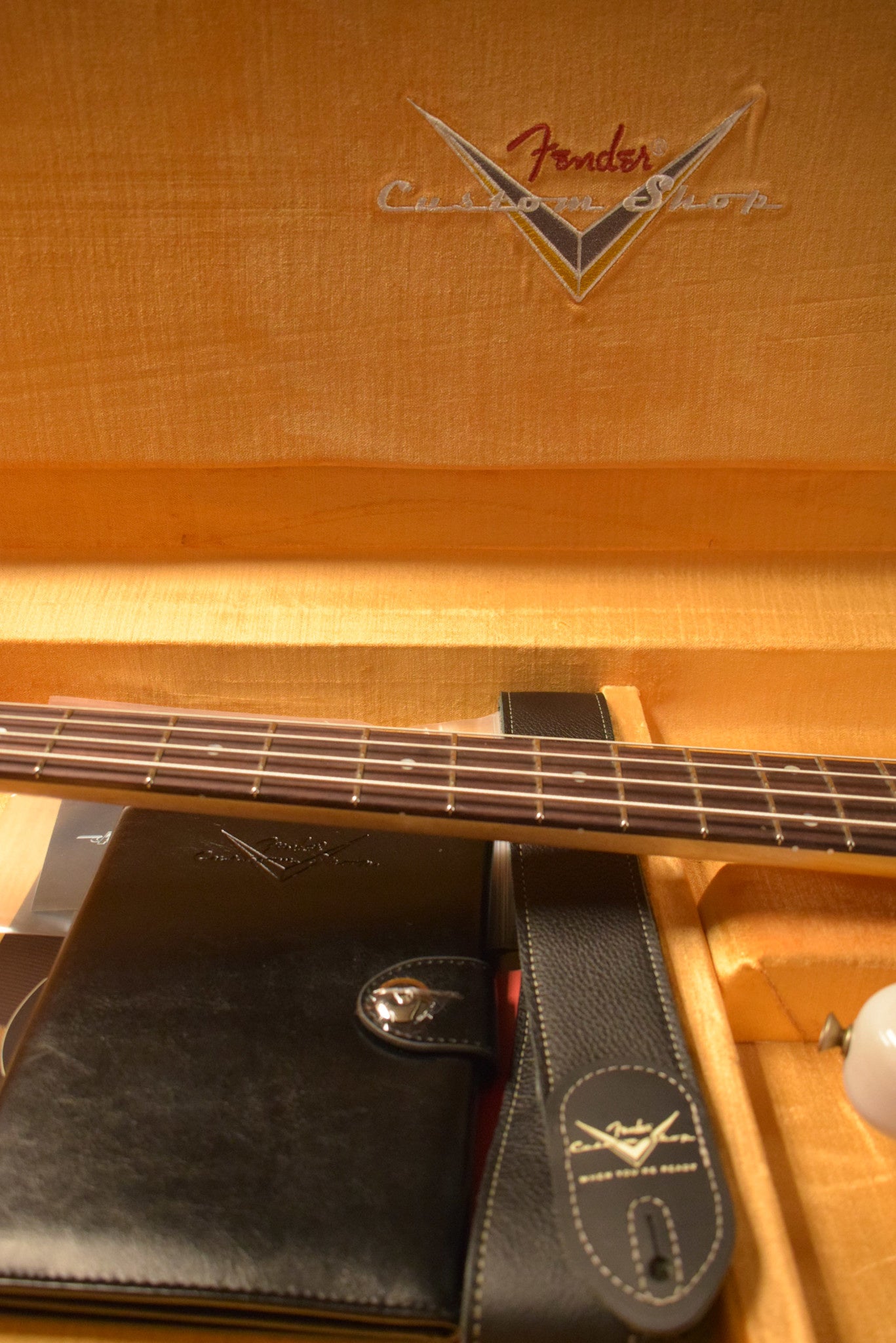 Fender Limited Edition Jazz Bass Special Journeyman Relic White