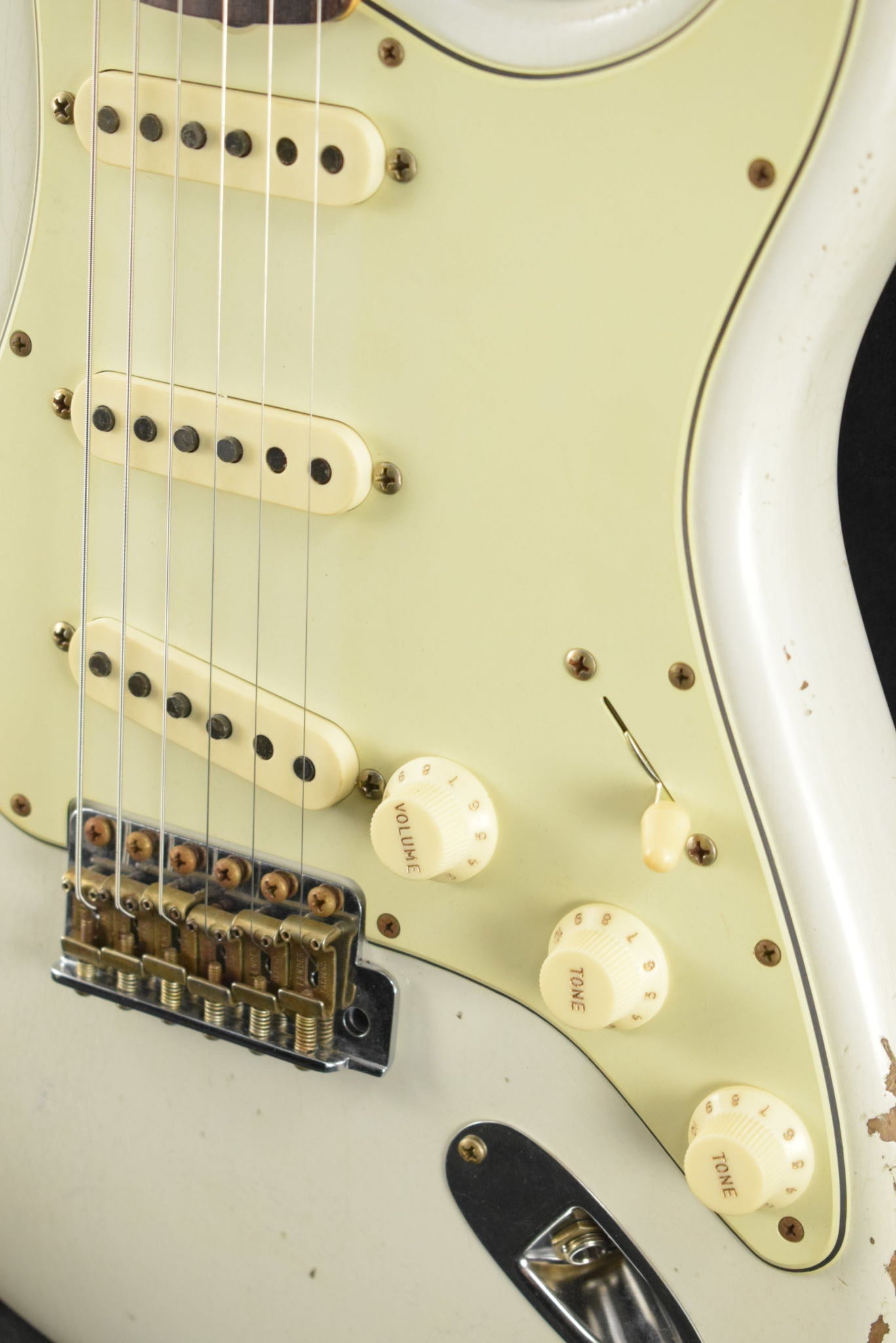 Fender Limited Edition 1964 L-Series Stratocaster Heavy Relic 3A Aged Olympic White