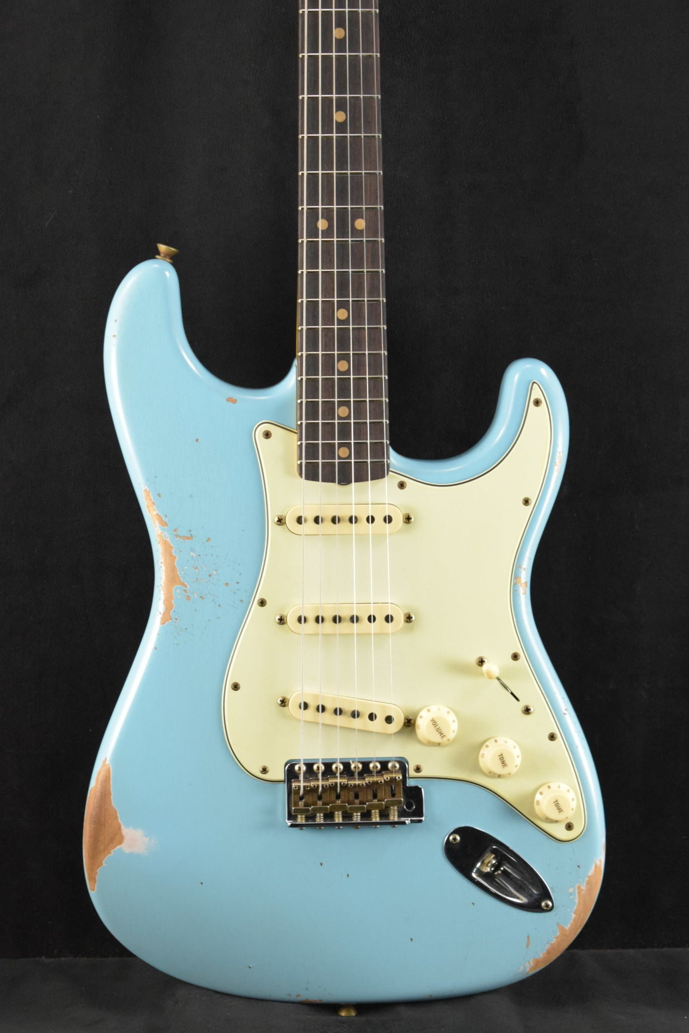 Fender Limited Edition 1964 L-Series Stratocaster Heavy Relic Aged Daphne Blue 3A Rosewood Fingerboard