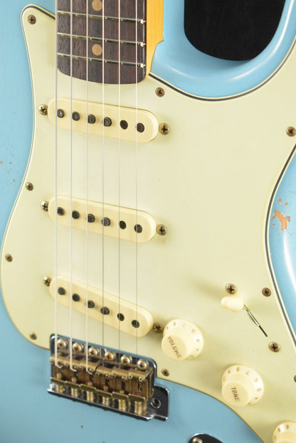 Fender Limited Edition 1964 L-Series Stratocaster Heavy Relic Aged Daphne Blue 3A Rosewood Fingerboard
