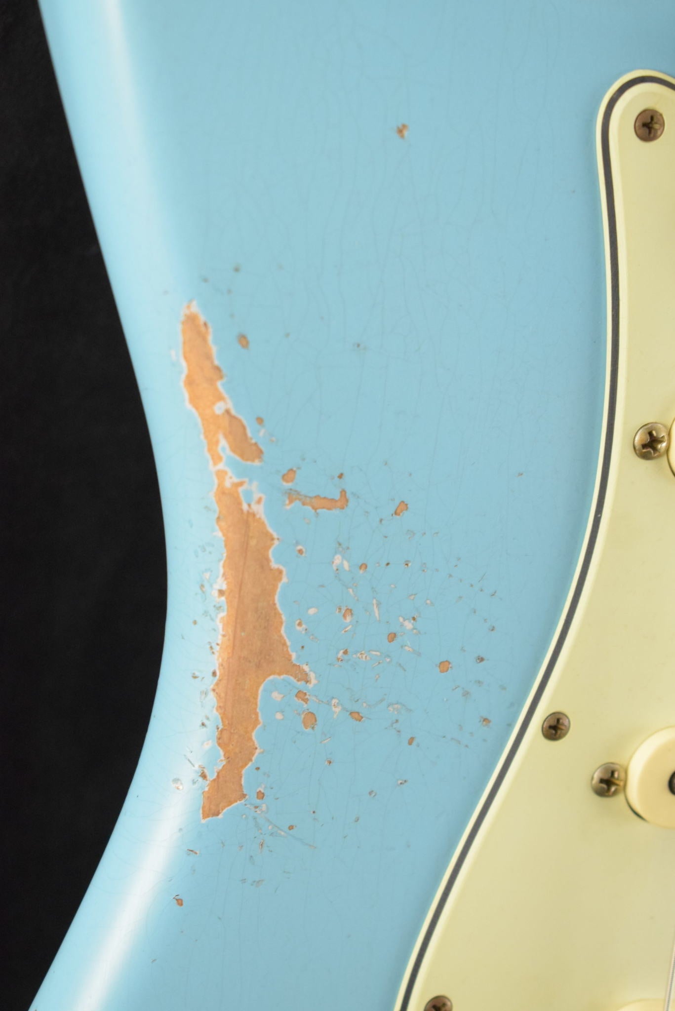 Fender Limited Edition 1964 L-Series Stratocaster Heavy Relic Aged Daphne Blue 3A Rosewood Fingerboard