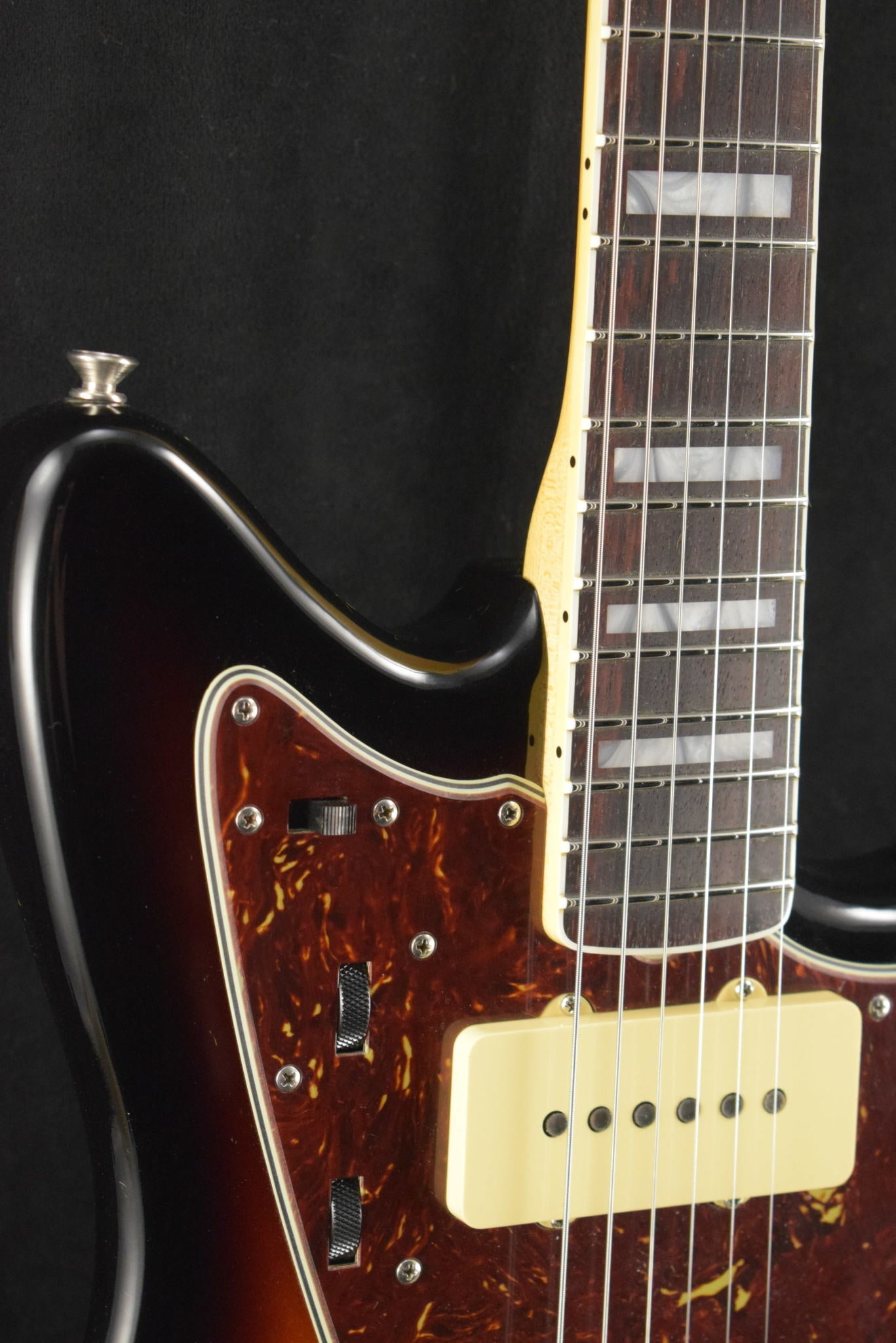 Fender 1967 Jazzmaster DLX Closet Classic 3-Color Sunburst 3A Rosewood Fingerboard