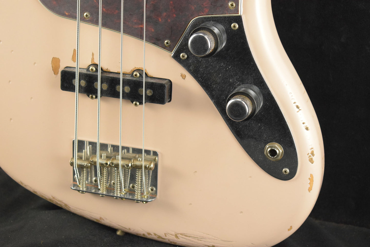 Fender Flea Jazz Bass Roadworn Shell Pink Rosewood Fingerboard