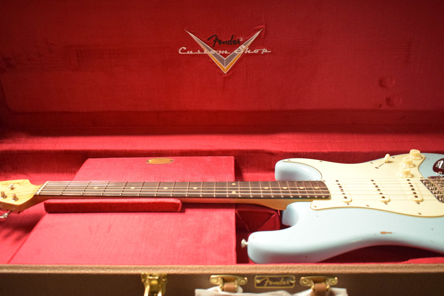 Fender Custom Shop '62 Strat Relic with Closet Classic Hardware - Faded Aged Daphne Blue