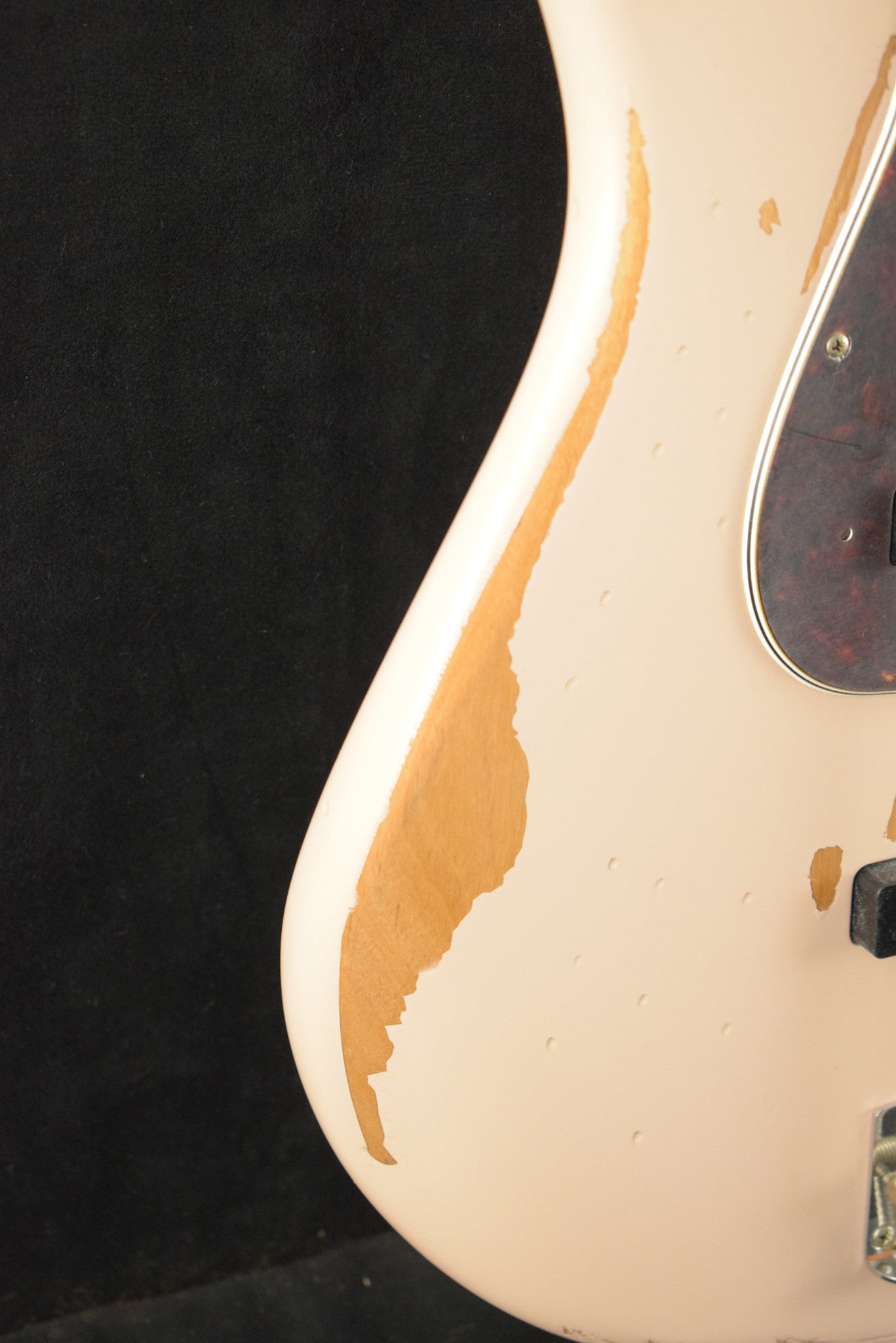 Fender Flea Jazz Bass Roadworn Shell Pink Rosewood Fingerboard