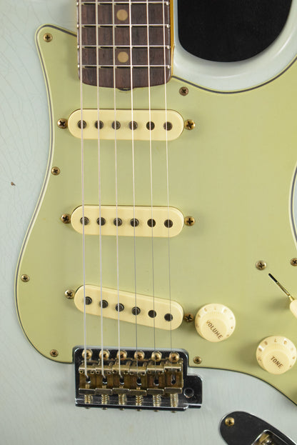 Fender 1959 Stratocaster Journeyman Relic Super Faded Aged Sonic Blue 3A Rosewood Fingerboard