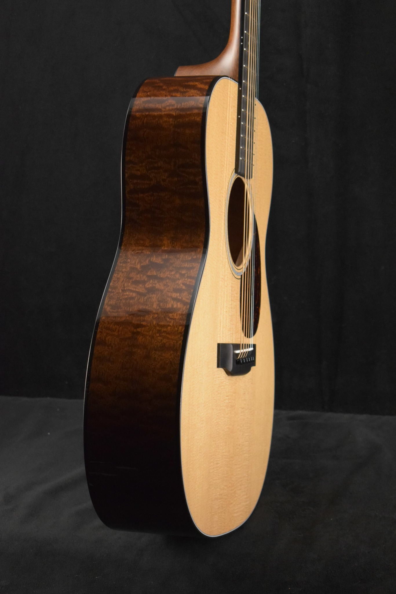 Martin Custom Shop 000/OM Auditorium Quilted Pommele Sapele Sitka Spruce VTS Natural