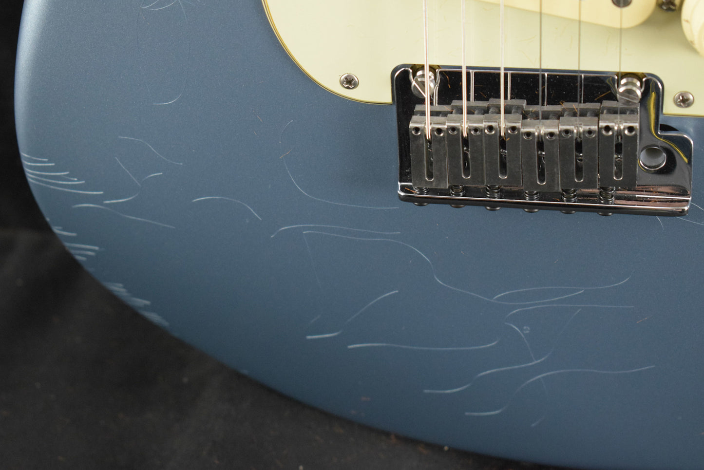 Fender American Ultra Luxe Vintage '60s Stratocaster Ice Blue Metallic Rosewood Fingerboard