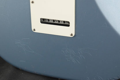 Fender American Ultra Luxe Vintage '60s Stratocaster Ice Blue Metallic Rosewood Fingerboard