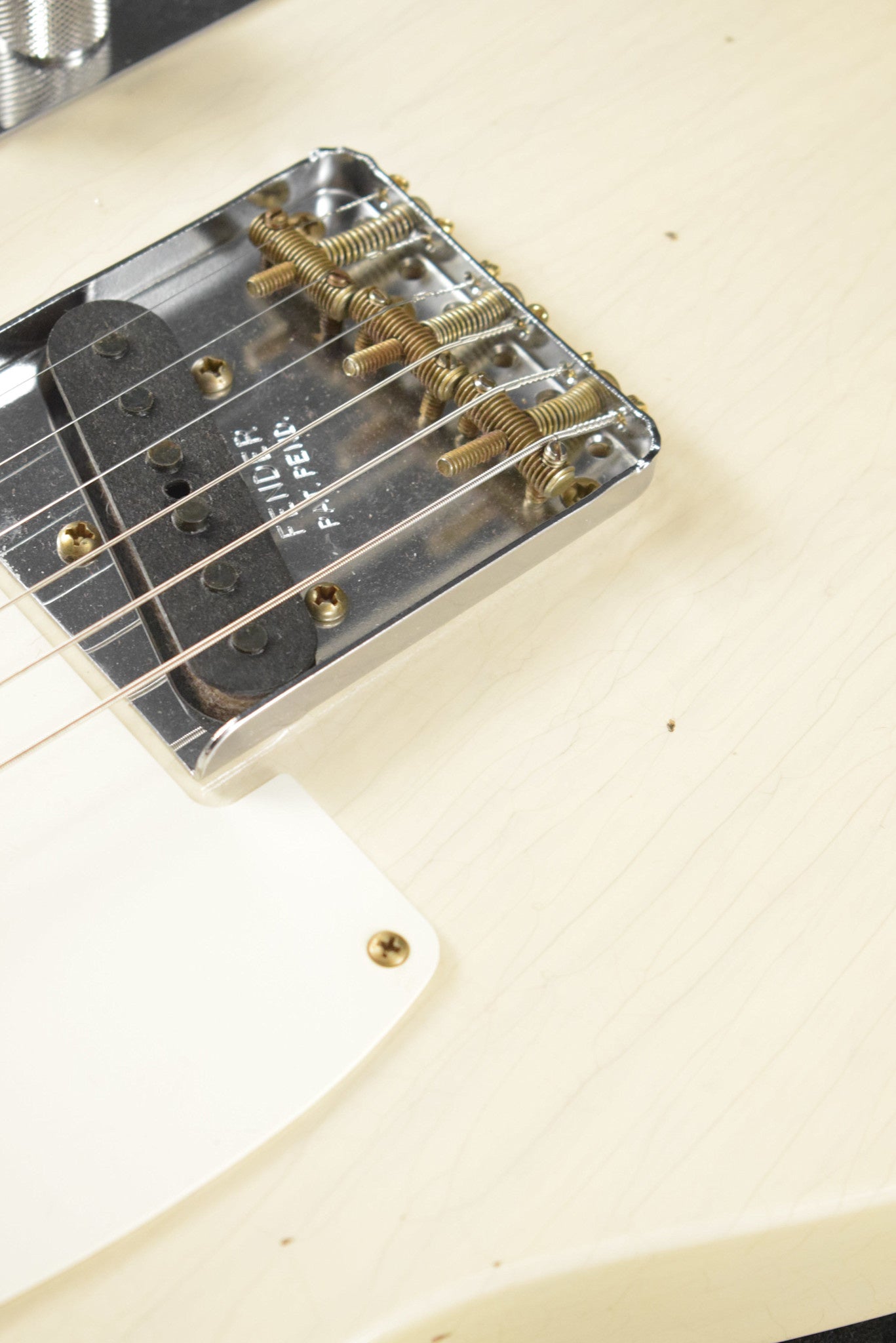 Fender 1959 Telecaster Journeyman Relic Aged White Blonde 1-Piece Rift Sawn Maple Neck Fingerboard