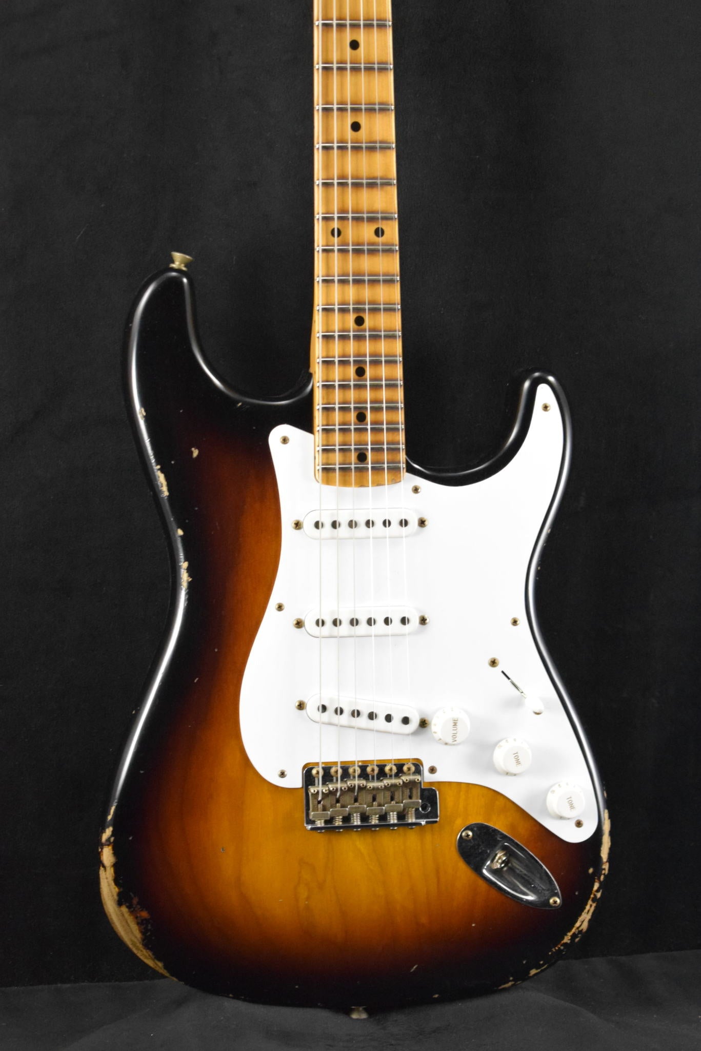 Fender Limited Edition 70th Anniversary 1954 Stratocaster Relic Wide-Fade 2-Color Sunburst
