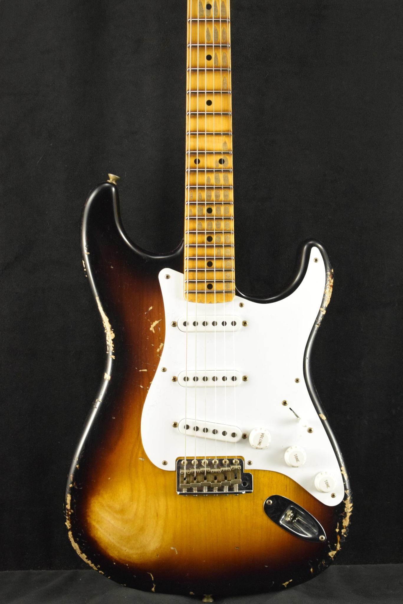 Fender Limited Edition 70th Anniversary 1954 Stratocaster Heavy Relic Wide-Fade 2-Color Sunburst