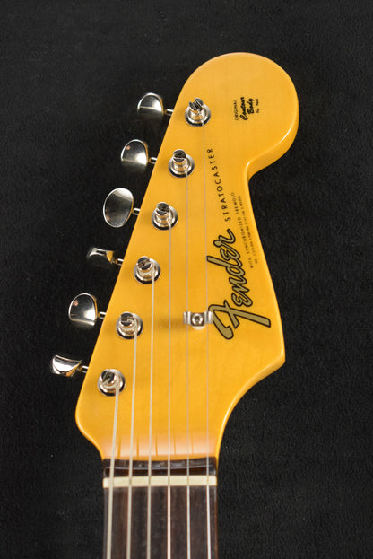 Fender American Vintage II 1965 Stratocaster Candy Apple Red Round-Lam Rosewood Fingerboard