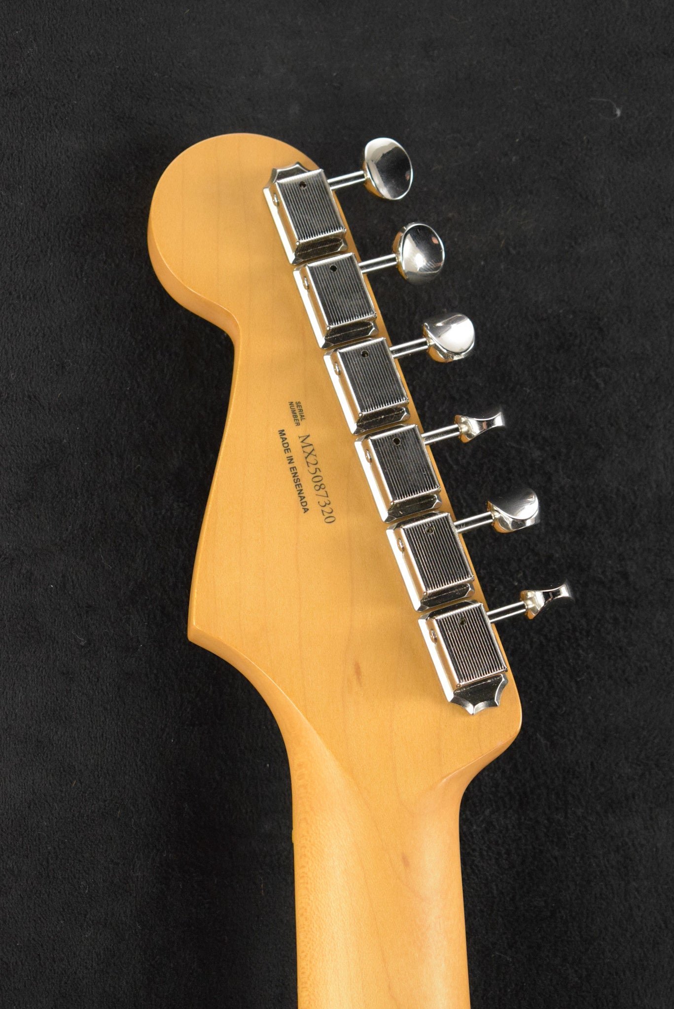 Fender Player II Stratocaster HSS Aged Cherry Burst Maple Fingerboard