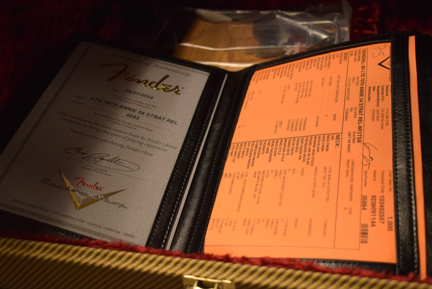 Fender Limited Edition 70th Anniversary 1954 Stratocaster Relic Wide-Fade 2-Color Sunburst